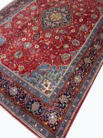 Traditional Hand-Knotted Persian Sarouk Rug – High-Contrast Central Medallion Floral Design | Item 170 - Image 2